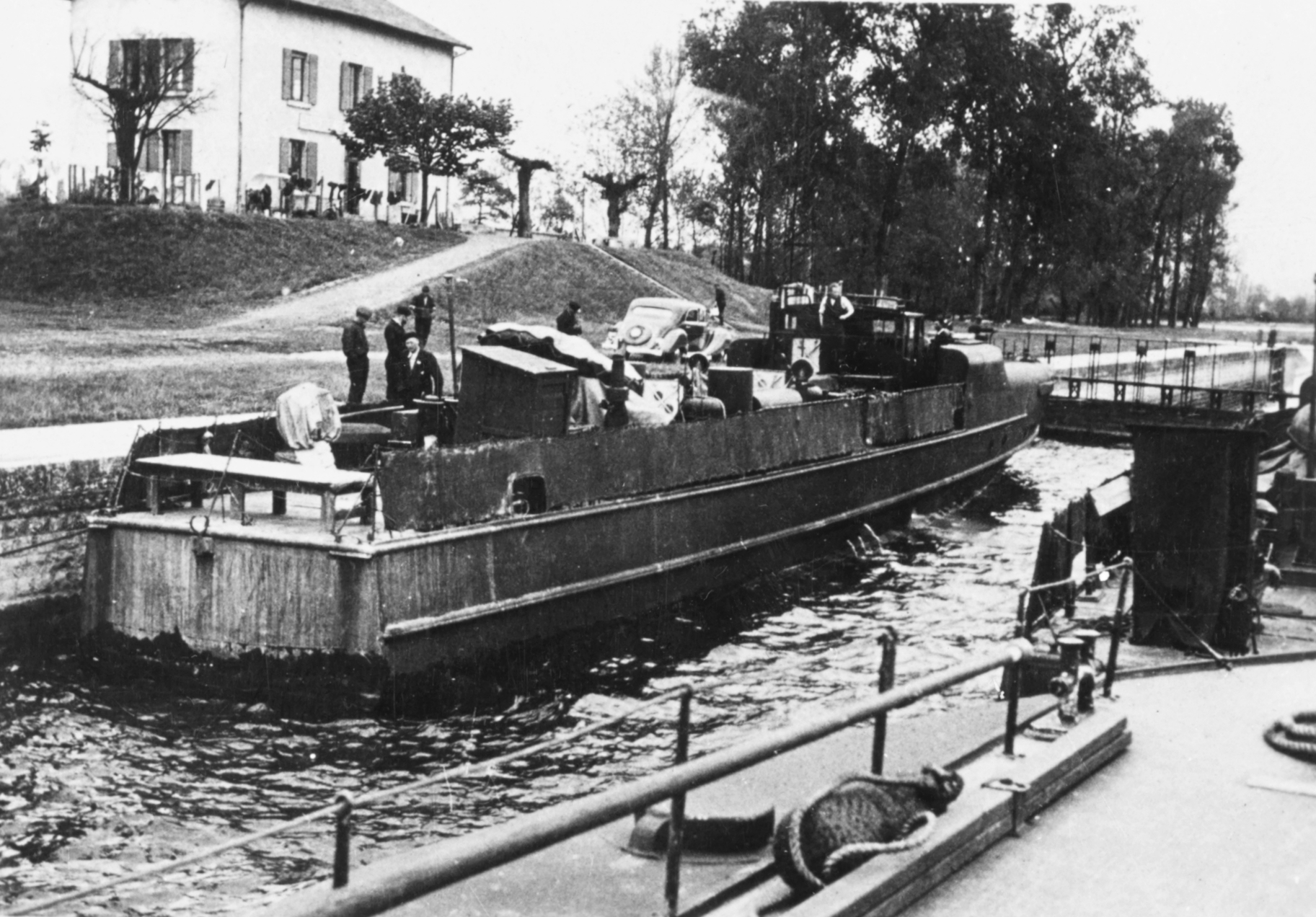 canal boat lock France
